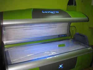 Профессиональный горизонтальный солярий hapro luxura x7 сильные лампы кондиционер 180 Ватт салатовый цена купить 