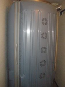вертикальный профессиональный турбо солярий с мощными лампами gardasun sunshine 7000 бу солярий