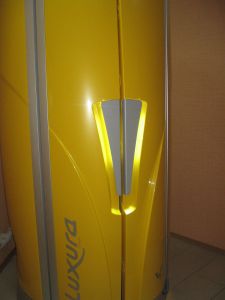Продам вертикальный профессиональный турбо солярий бу hapro luxura v7 лампы мегасан megasun ergoline 